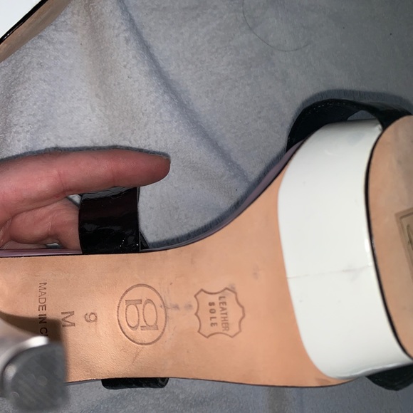 BeBe toe strap cross Ankle clasp in Lilac. Blk. Wt - Picture 7 of 7